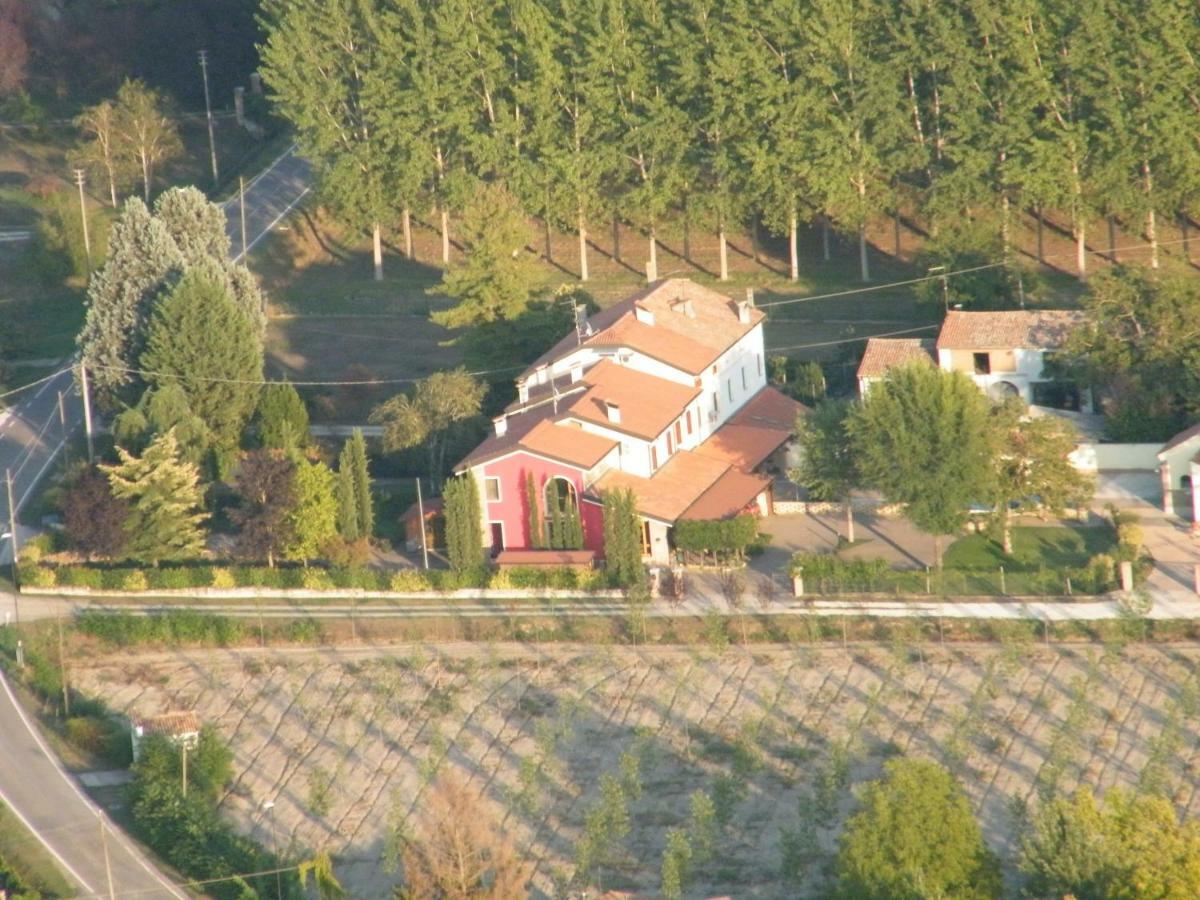 La Luce Della Luna Bed & Breakfast Castelnovo Bariano Exterior photo